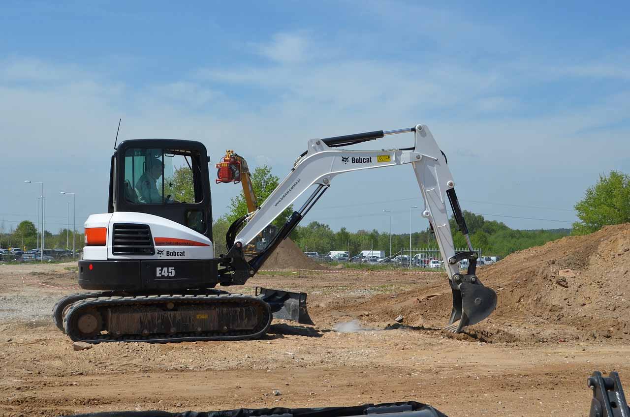 Unlock the Power Difference: Comparing the Bobcat E35 25 HP to the 33 HP!
